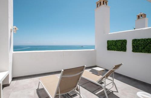 New Golden Mile House | Casa adosada en primera línea de playa, Estepona