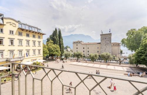 Riva del Garda Apartment | Casa Adriana, lake view and fortress