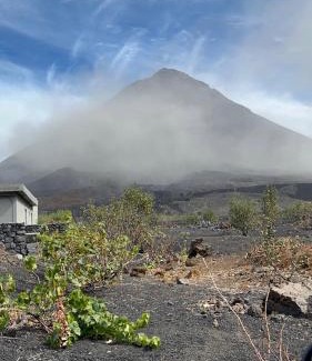 Fogo Bed & Breakfast | Casa Adriano & Filomena Montrond