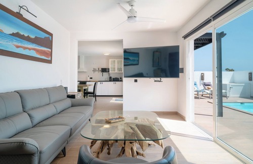 Costa Teguise Villa | Casa Afortunada, the pleasure of relaxation