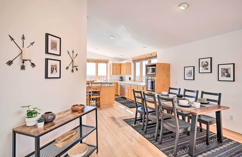 Vista Encantada House | ‘Casa al Reves’ Pueblo-Style House with Views!