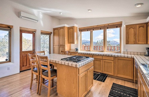 Vista Encantada House | ‘Casa al Reves’ Pueblo-Style House with Views!