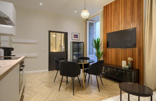 Lepante Quarter Apartment | CASA ALMA. Hyper Centre. Luxe.