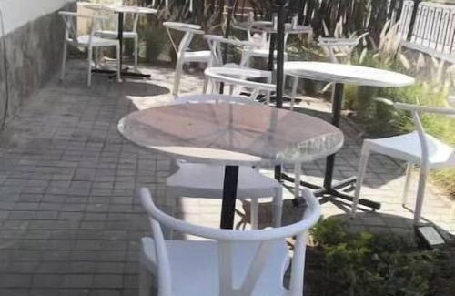 Zona Minerva House | Casa Almera - Colonia Americana - 8 BR 8.5 bath AC