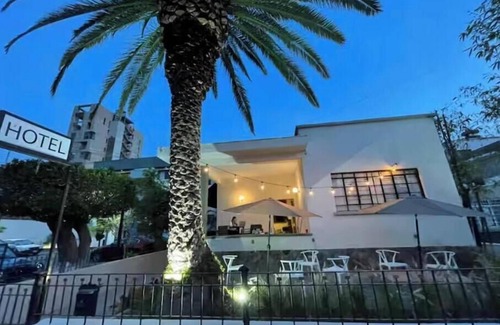Zona Minerva House | Casa Almera - Colonia Americana - 8 BR 8.5 bath AC
