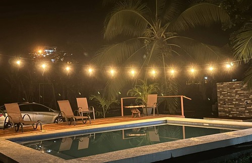 Cahuita House | Casa Amapola en Cabinas con Piscina ¡A 5 Minutos del Parque Nacional de Cahuita!