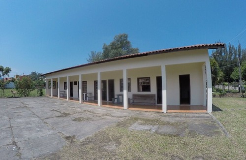 Garopaba House | Casa Amarela Grande Perto do Mar na Praia da Ferrugem SC