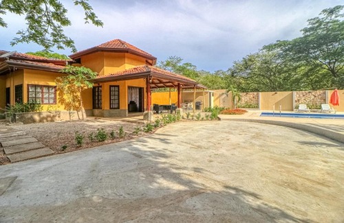 Avellanas Beach House | Casa Amarilla