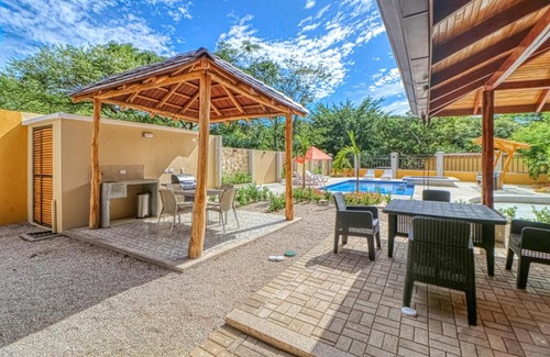 Avellanas Beach House | Casa Amarilla