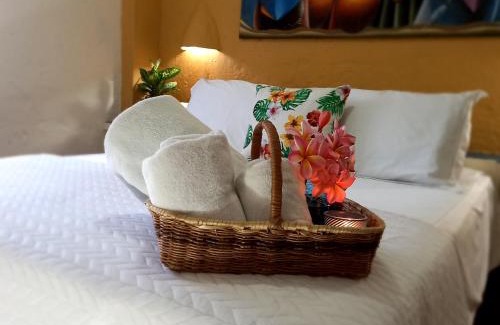 Puerto Cayo Villa | Casa Amarilla