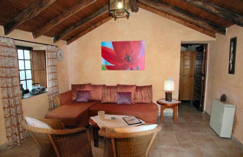 El Jaral House | Casa Amarilla