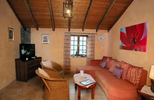 El Jaral House | Casa Amarilla