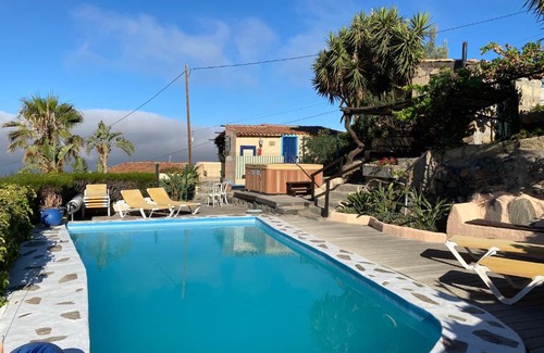 El Jaral House | Casa Amarilla