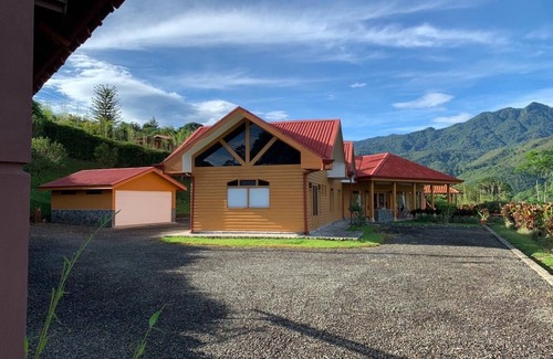Orosi House | Casa Amarissa/View point at Tapantí National Park