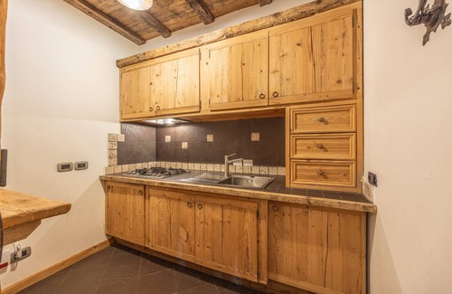 Cortina d'Ampezzo Historic Centre Apartment | Casa Aquila, with sauna and Turkish bath