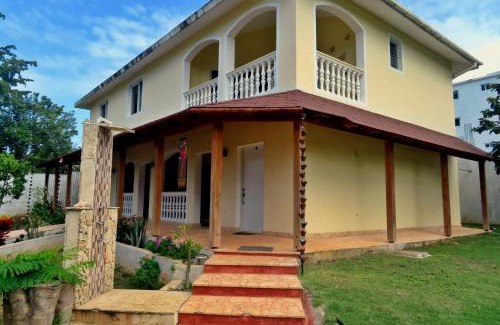 Las Galeras House | Casa ARCOIRIS