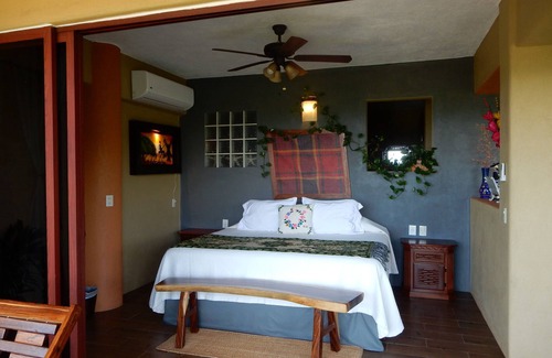 Ixtapa - Zihuatanejo Bed & Breakfast | Casa Arcoiris Zihuatanejo