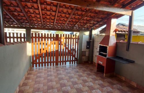 Pontal de Santa Marina House | Casa Arejada, bem localizada para Temporada em Caraguatatuba