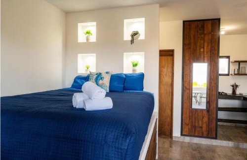 La Ventana Hotel | Casa Arrecife - Dorado Suite, Fast Wifi & Balcony! Beach is steps away!