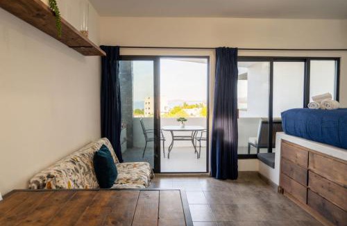 La Ventana Hotel | Casa Arrecife - Dorado Suite, Fast Wifi & Balcony! Beach is steps away!