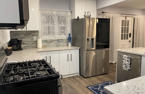 Leamington Cottage | Casa Azul - Cozy Lakefront Cottage near Point Pelee