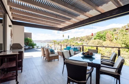 Valle de Bravo House | Casa Azul Lakeview Terrace Retreat in Avándaro