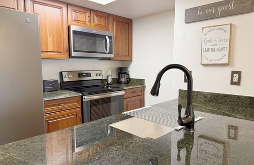 Royal Palm Bay Condo | Casa Azul-Serene 3-bed condo minutes from Disney with Pool, Gym, Family Comfort