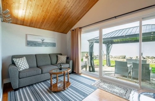 Leamington Cottage | Casa Azul : Your Lake Erie Cottage Oasis
