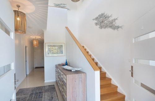 Dunsborough House | Casa Azzura - beachside entertainer