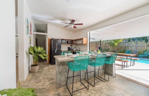 Manzanillo Villa | Casa Bamboo Beach Retreat - close to the ocean.