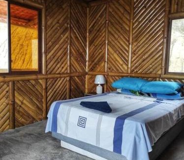 Manta House | Casa Bambú