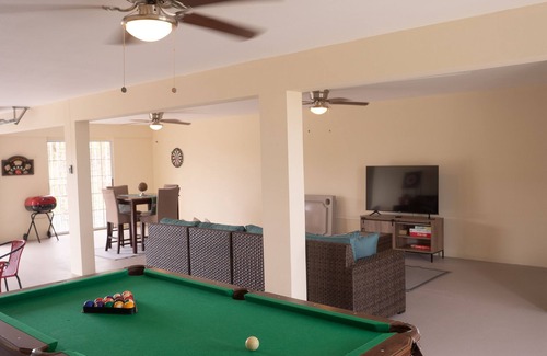 Cidra House | Casa Bayu, space created for groups and families in the mountains of Cidra, PR