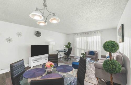 Federal Way Apartment | Casa Bella Homes - Top floor 2-BR 1 Bath Condo, Centrally located