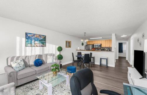 Federal Way Apartment | Casa Bella Homes - Top floor 2-BR 1 Bath Condo, Centrally located
