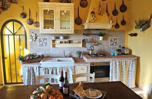 Vicopisano Apartment | "Casa Bella Vista" Medieval tuscan apartment -family/group friendly near Pisa