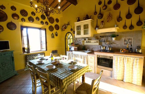 Vicopisano Apartment | "Casa Bella Vista" Medieval tuscan apartment -family/group friendly near Pisa