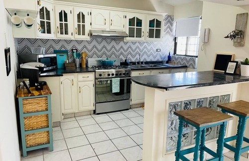 La Paz House | CASA BELUGA, Private home in the HEART of Downtown La Paz
