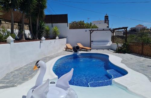Villa de Arico House | Casa Bernarda with Heated Pool