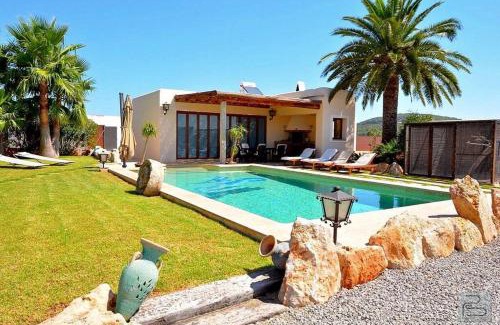 Sant Joan de Labritja House | Casa Bet con piscina y jardín.