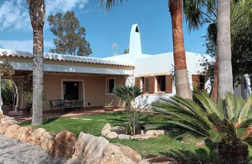 Sant Joan de Labritja House | Casa Bet con piscina y jardín.