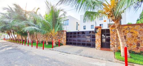 Osu Apartment | Casa Bianca, OSU, Premium Luxury, Free breakfast, Pool & gym, Restaurant, Airport 15 mins