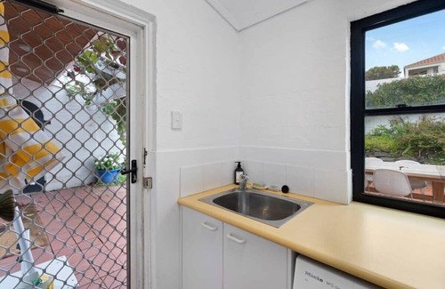 McCracken House | Casa Blanca - 2-4 Heggerton St McCracken