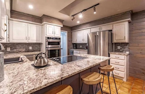 Lubbock House | Casa Blanca - 3BR 2BA - Modern Tranquility
