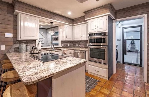 Lubbock House | Casa Blanca - 3BR 2BA - Modern Tranquility