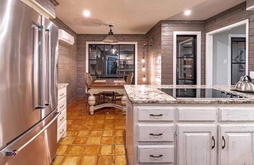 Lubbock House | Casa Blanca - 3BR 2BA - Modern Tranquility