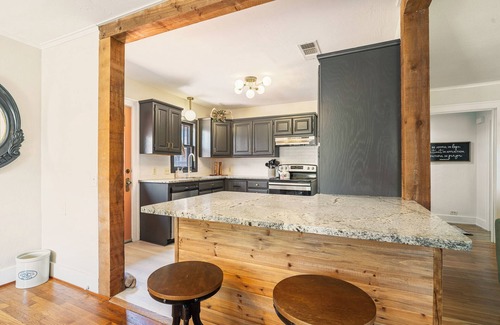 Canyon House | Casa Blanca: A Warm & Welcoming Texas Retreat