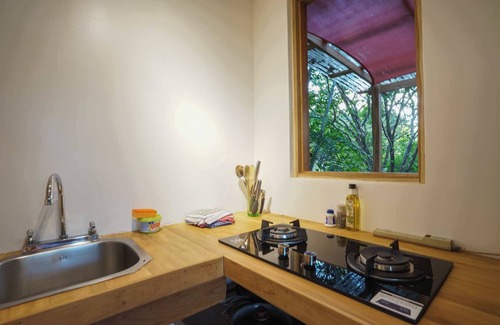 Manzanillo Cabin | Casa Blanca | Free Breakfast + Housekeeping | Pool
