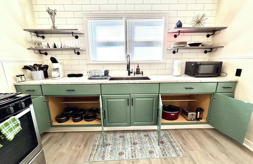 Midland House | Casa Blanca Home 4 Professionals