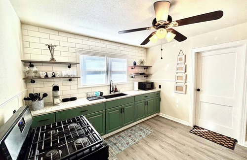 Midland House | Casa Blanca Home 4 Professionals
