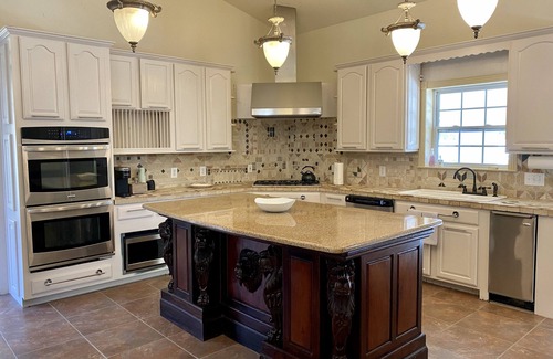 Ingram House | Casa Blanca Main House, By River, 10 Beds, Patio, Grills, Group-Friendly